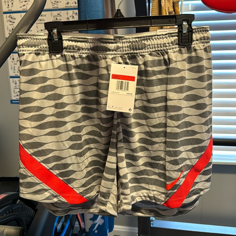 NWT Nike Dri-Fit Shorts L